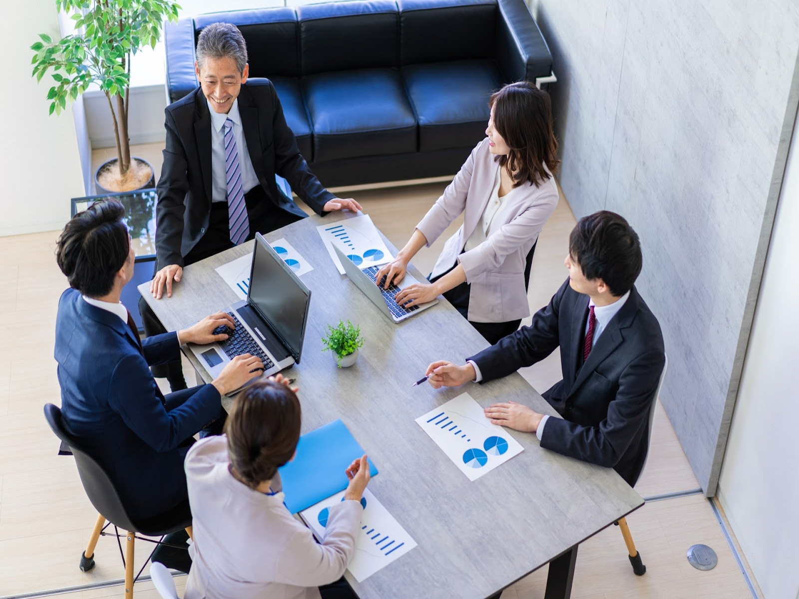 ホテルの人件費の適正比率は？利益改善につながるコスト削減とDX戦略