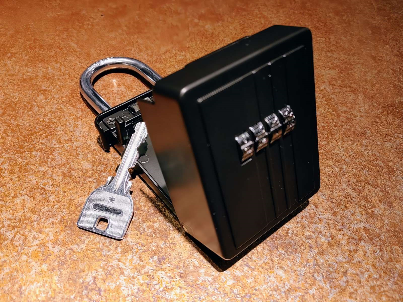 セルフチェックインはキーボックスで十分？仕組みとリスク、選び方を解説