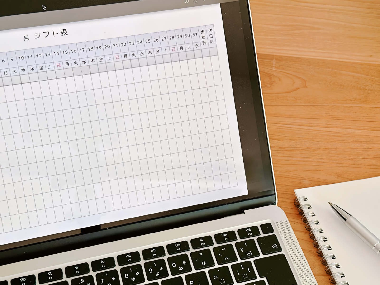 シフト表作成でホテル経営を効率化するには？人員配置最適化のコツを解説